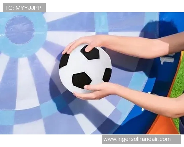 足球明星飞镖高清图片展示让你领略运动与艺术的完美结合